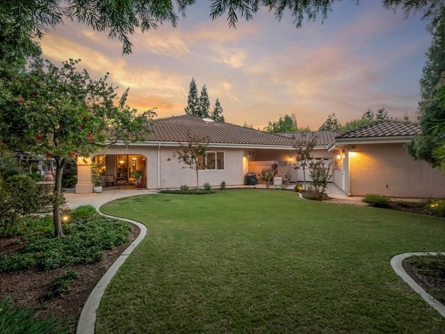 6660 N St Catherine Court, Fresno, CA 93711