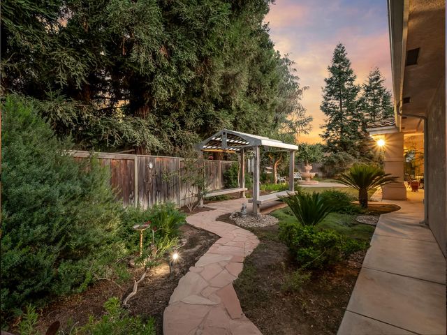 6660 N St Catherine Court, Fresno, CA 93711