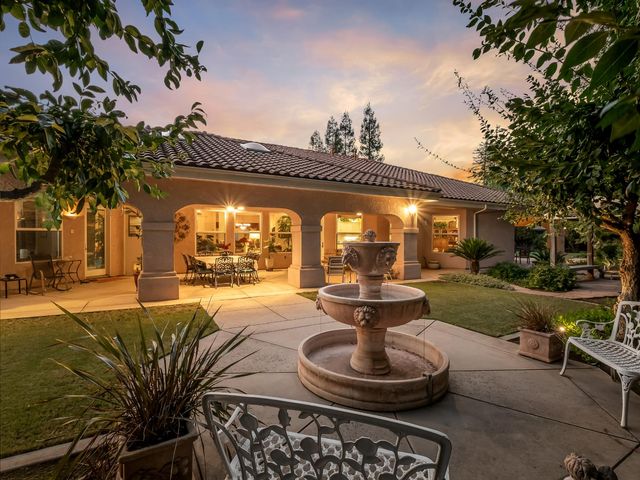 6660 N St Catherine Court, Fresno, CA 93711