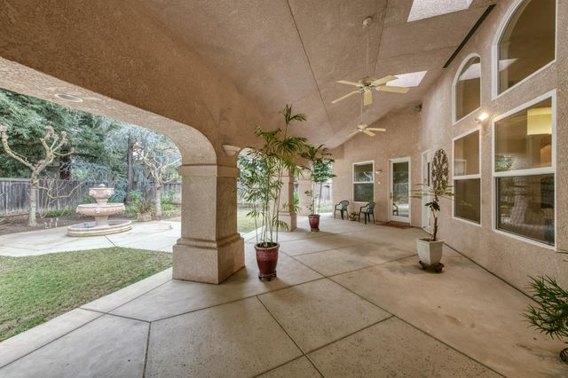 6660 N St Catherine Court, Fresno, CA 93711