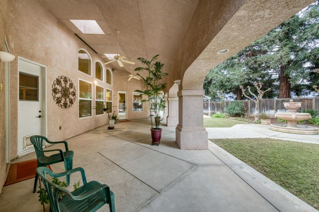 6660 N St Catherine Court, Fresno, CA 93711