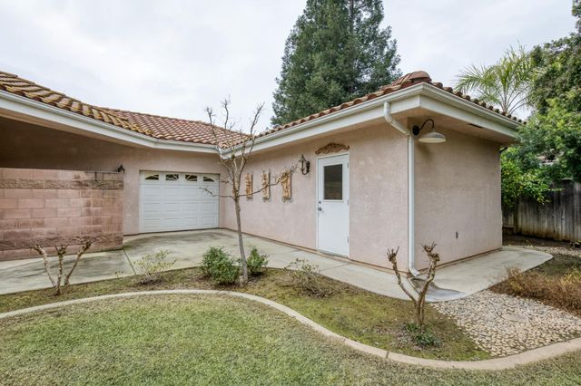 6660 N St Catherine Court, Fresno, CA 93711