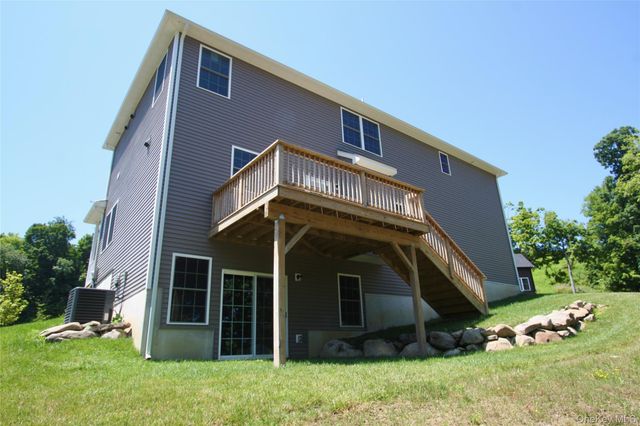 84 Frank Street, New Windsor, NY 12553