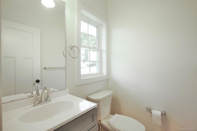 84 Frank Street, New Windsor, NY 12553
