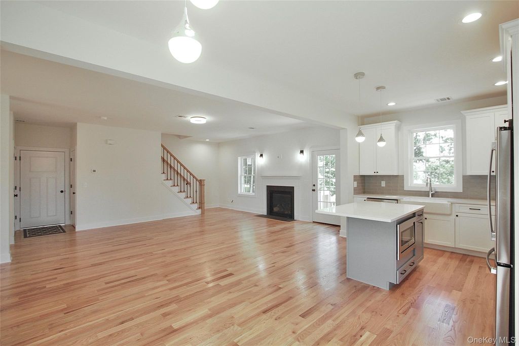 84 Frank Street, New Windsor, NY 12553 — photo 3