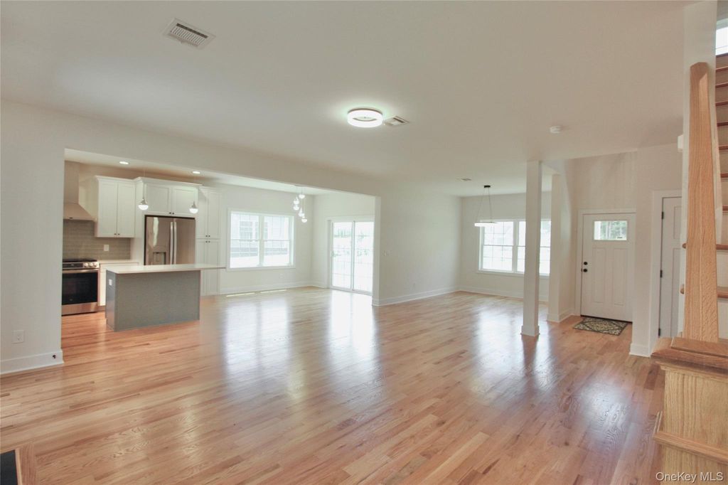 84 Frank Street, New Windsor, NY 12553 — photo 4