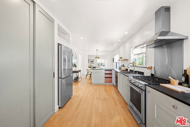 10625 Esther Avenue, Los Angeles, CA 90064