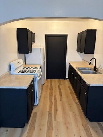 915 N 24th STREET, Milwaukee, WI 53233