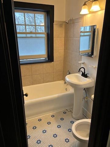 915 N 24th STREET, Milwaukee, WI 53233