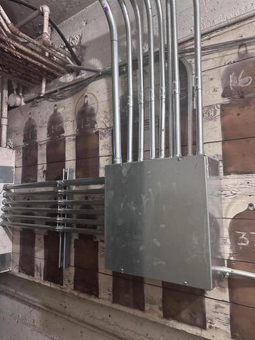 915 N 24th STREET, Milwaukee, WI 53233