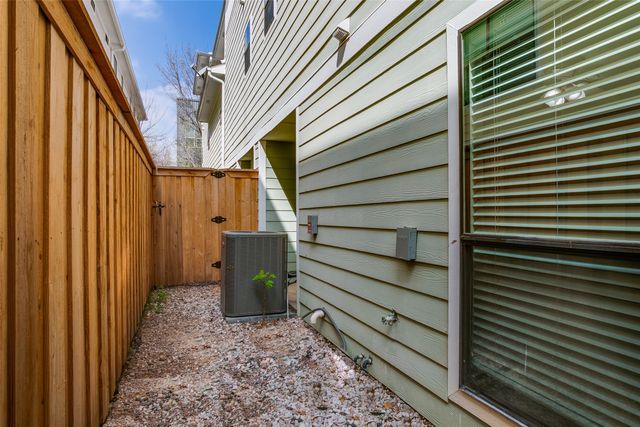 2415 Stutz Drive C, Dallas, TX 75235