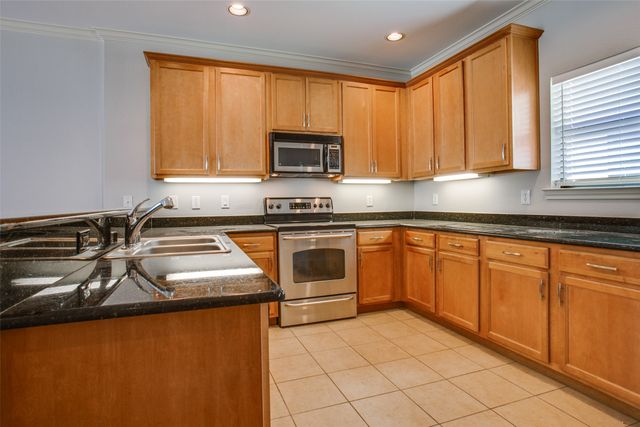 2415 Stutz Drive C, Dallas, TX 75235
