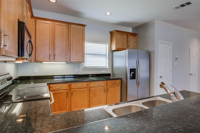 2415 Stutz Drive C, Dallas, TX 75235