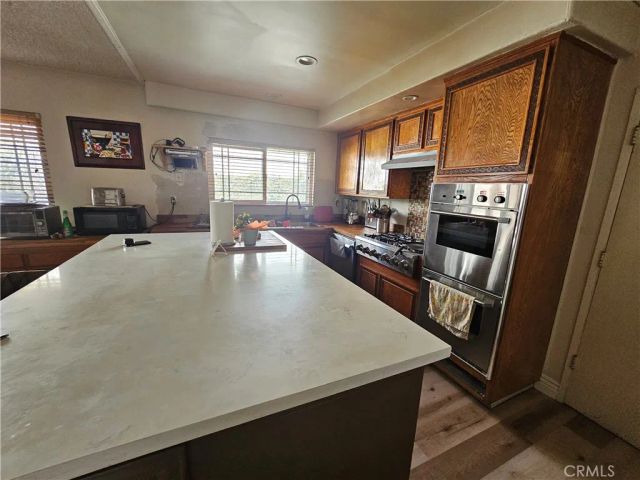 7349 Zombar, Los Angeles, CA 91406