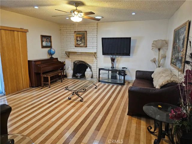 7349 Zombar, Los Angeles, CA 91406