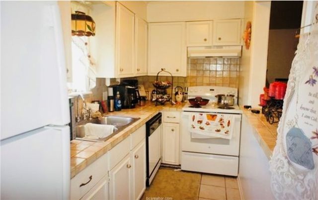 1409 Hawk Tree Drive, College Station, TX 77845