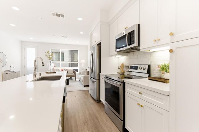 1249 Edgewood Way, South San Francisco, CA 94080