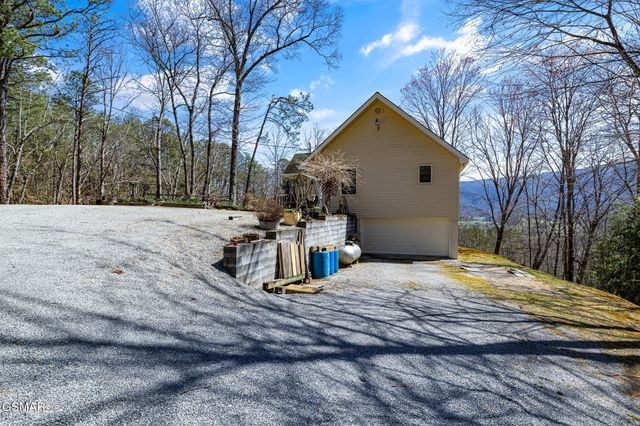 3132 Wears Overlook Lane, Sevierville, TN 37862