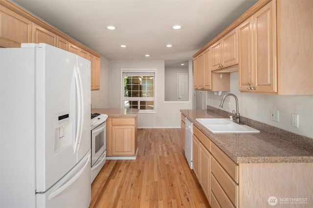 13809 SE 255th Place, Kent, WA 98042