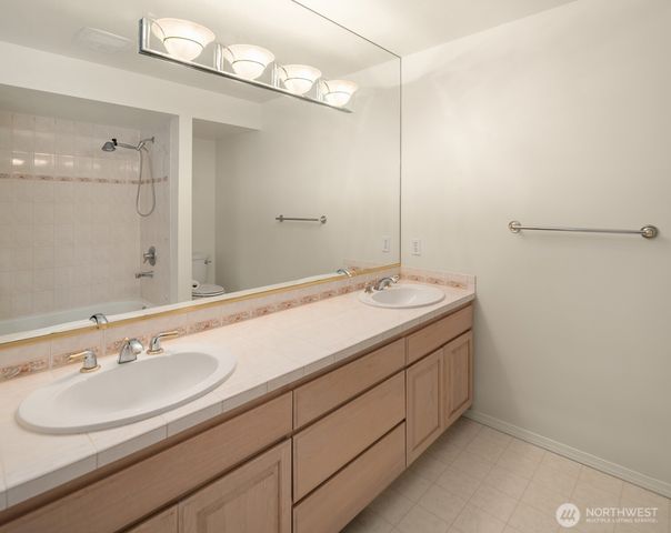 13809 SE 255th Place, Kent, WA 98042