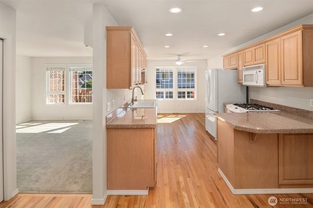 13809 SE 255th Place, Kent, WA 98042