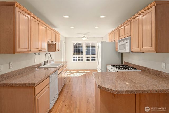 13809 SE 255th Place, Kent, WA 98042
