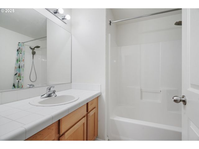 1456 Se BLANCHARD St, Hillsboro, OR 97123