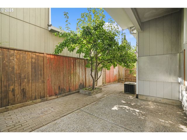 1456 Se BLANCHARD St, Hillsboro, OR 97123