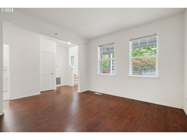 1456 Se BLANCHARD St, Hillsboro, OR 97123
