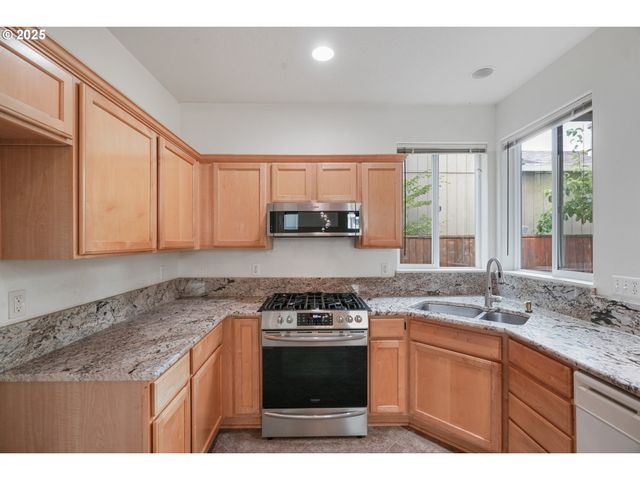 1456 Se BLANCHARD St, Hillsboro, OR 97123