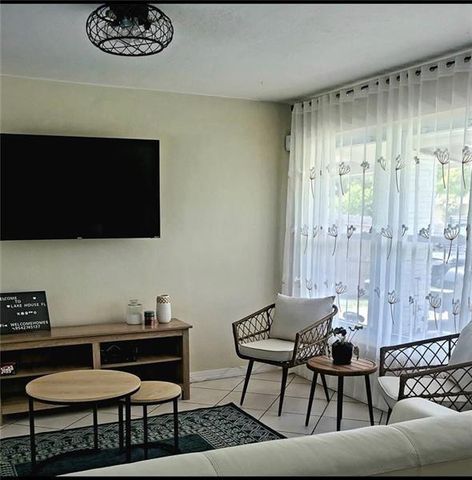 5620 SW 56th Street, Davie, FL 33314