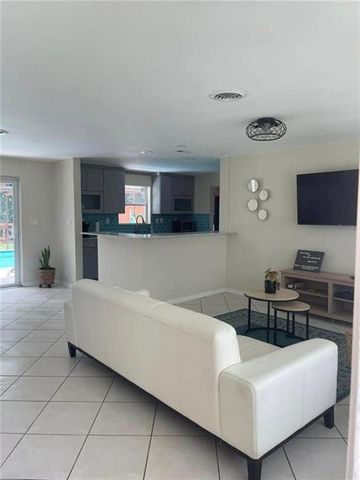 5620 SW 56th Street, Davie, FL 33314