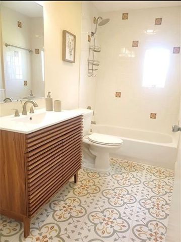 5620 SW 56th Street, Davie, FL 33314