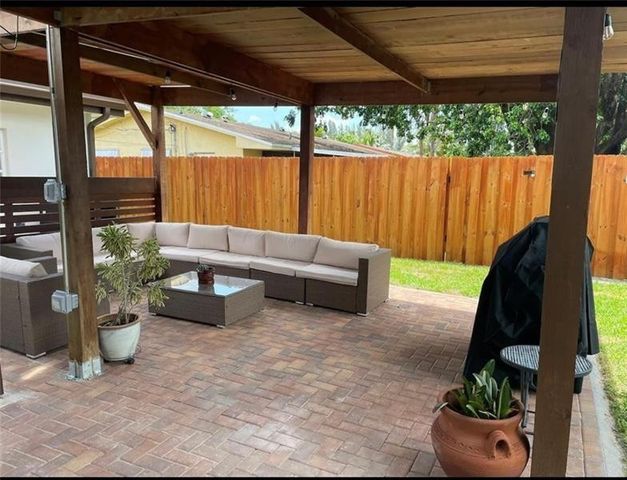 5620 SW 56th Street, Davie, FL 33314