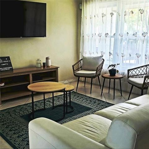 5620 SW 56th Street, Davie, FL 33314