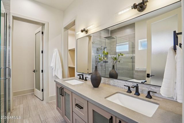 3225 E SELLS Drive, Phoenix, AZ 85018