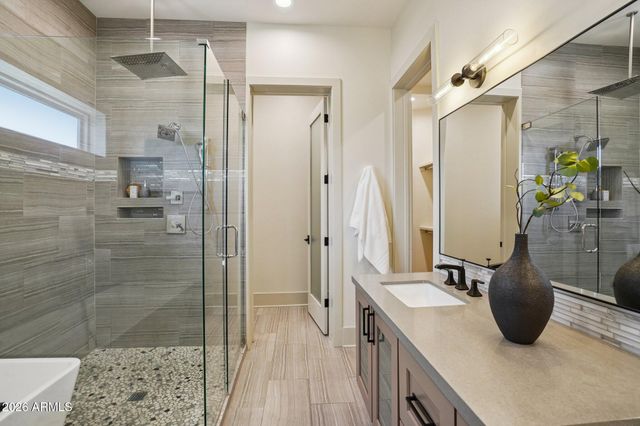 3225 E SELLS Drive, Phoenix, AZ 85018