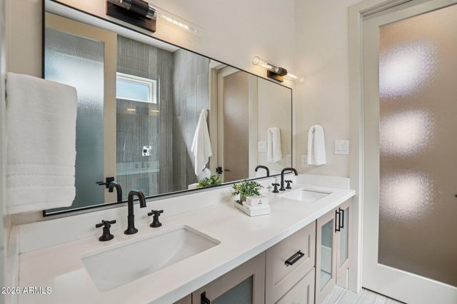 3225 E SELLS Drive, Phoenix, AZ 85018