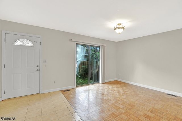 15 Krenkel Ct, Raritan Twp., NJ 08822