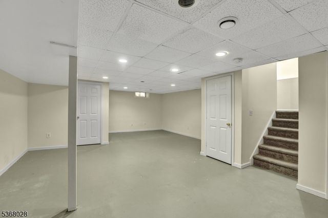 15 Krenkel Ct, Raritan Twp., NJ 08822