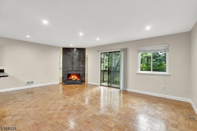 15 Krenkel Ct, Raritan Twp., NJ 08822