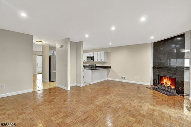 15 Krenkel Ct, Raritan Twp., NJ 08822