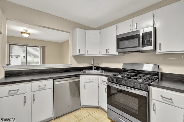 15 Krenkel Ct, Raritan Twp., NJ 08822