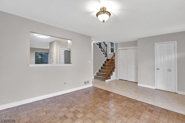 15 Krenkel Ct, Raritan Twp., NJ 08822