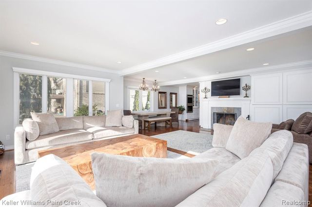 6847 Alden Drive, West Bloomfield, MI 48324