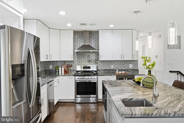 7504 DOLCE DR, Annandale, VA 22003