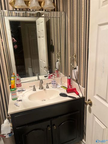 324 Lakepoint Drive, Gadsden, AL 35901