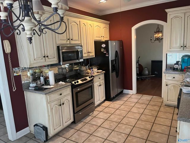 324 Lakepoint Drive, Gadsden, AL 35901