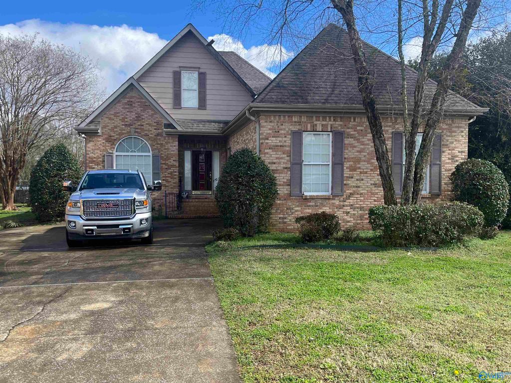 324 Lakepoint Drive, Gadsden, AL 35901