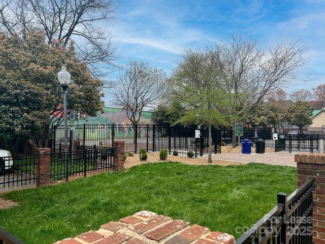 406 W 9th Street 301, Charlotte, NC 28202